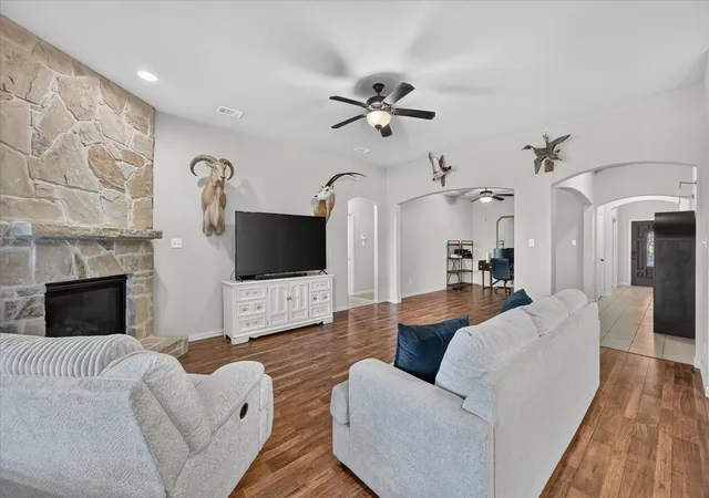 Photo 3 of Single family home for sale at 1309 Mesa Crst Dr, Haslet, TX 76052 | MLS# 21376905 | Listing updated on 2026-09-11