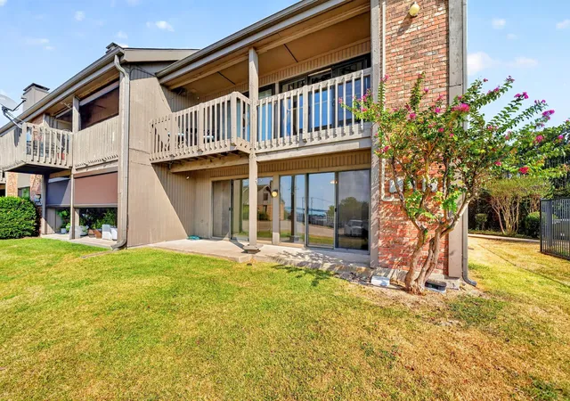 Photo 3 of Condo for sale at 807 Signal Ridge Pl, Rockwall, TX 75032 | MLS# 21373236 | Listing updated on 2026-09-15