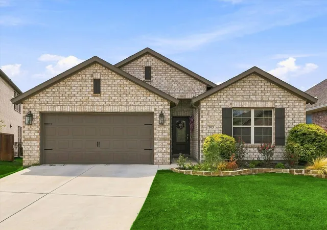 Photo 1 of Sale Pending at 105 Mossy Oak Trl, Fort Worth, TX 76131 | MLS# 21373803 | Listing updated on 2026-09-18