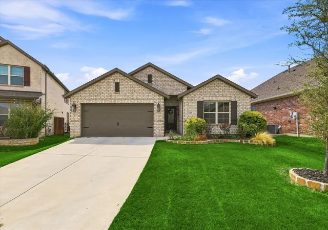 Photo 2 of Sale Pending at 105 Mossy Oak Trl, Fort Worth, TX 76131 | MLS# 21373803 | Listing updated on 2026-09-18