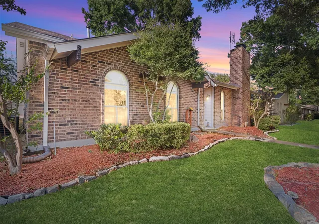 Photo 2 of Sale Pending at 2209 Overglen Dr, Plano, TX 75074 | MLS# 21376845 | Listing updated on 2026-09-29