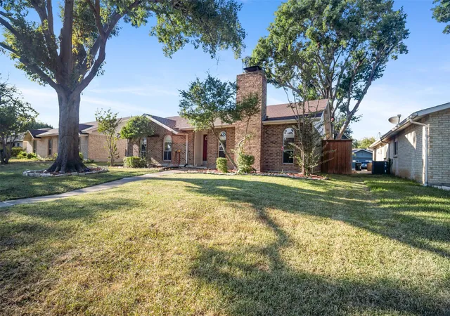 Photo 4 of Sale Pending at 2209 Overglen Dr, Plano, TX 75074 | MLS# 21376845 | Listing updated on 2026-09-29