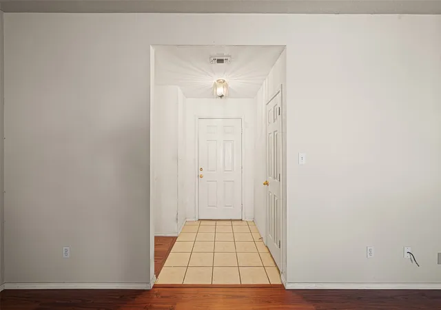 Photo 3 of Sale Pending at 6014 Harwood Xing Dr, Arlington, TX 76018 | MLS# 21374849 | Listing updated on 2026-09-12