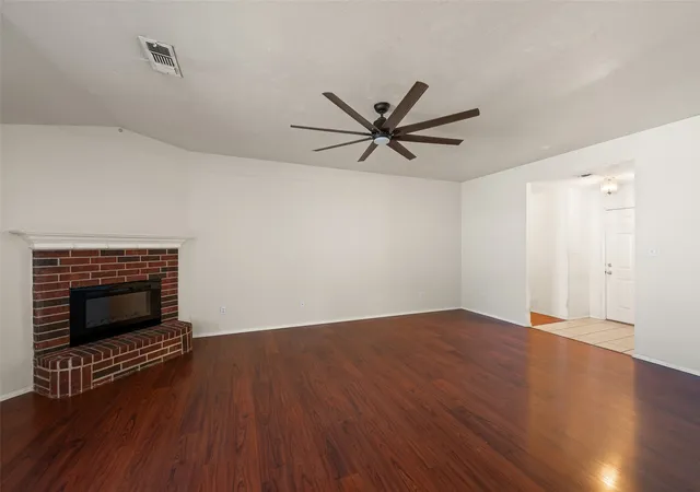 Photo 3 of Sale Pending at 6014 Harwood Xing Dr, Arlington, TX 76018 | MLS# 21374849 | Listing updated on 2026-09-12