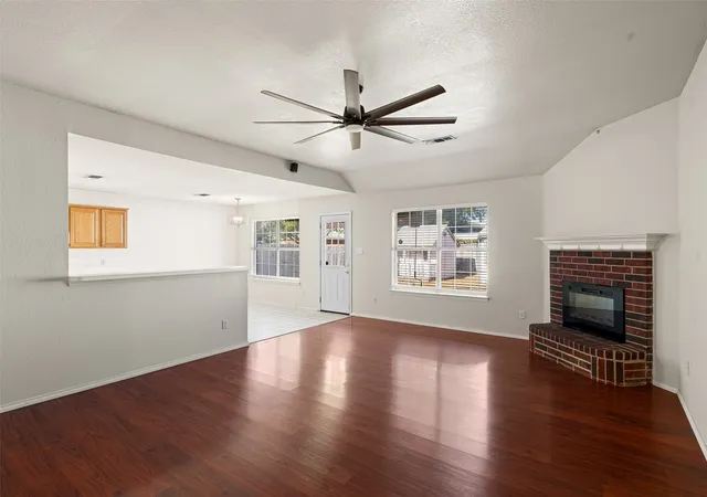 Photo 4 of Sale Pending at 6014 Harwood Xing Dr, Arlington, TX 76018 | MLS# 21374849 | Listing updated on 2026-09-12