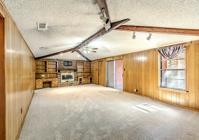 Photo 3 of Sale Pending at 528 Edmonds Way, De Soto, TX 75115 | MLS# 21376537 | Listing updated on 2026-09-13
