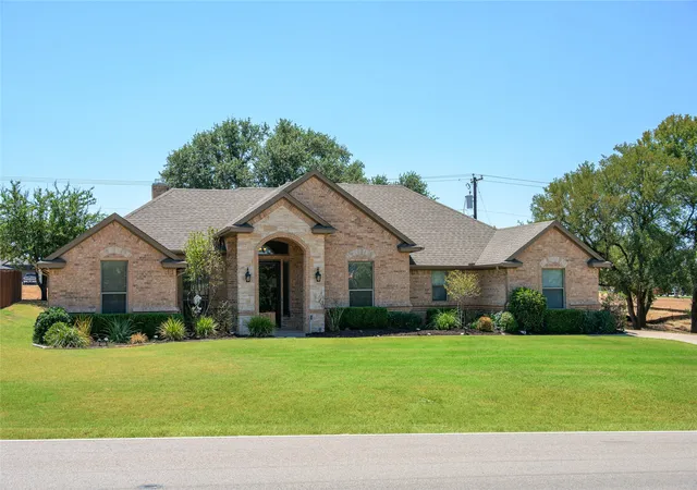 Photo 1 of Single family home for sale at 6909 Westover Dr, Granbury, TX 76049 | MLS# 21371736 | Listing updated on 2026-09-12