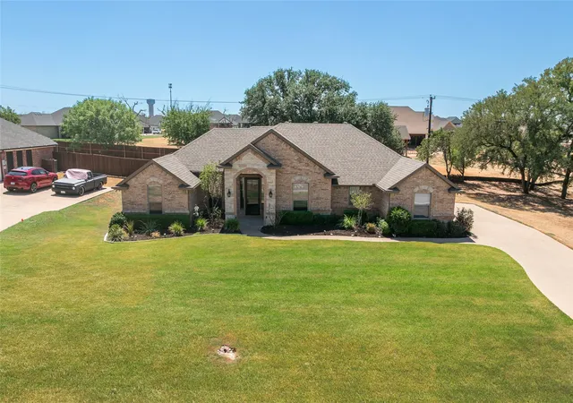 Photo 2 of Single family home for sale at 6909 Westover Dr, Granbury, TX 76049 | MLS# 21371736 | Listing updated on 2026-09-12