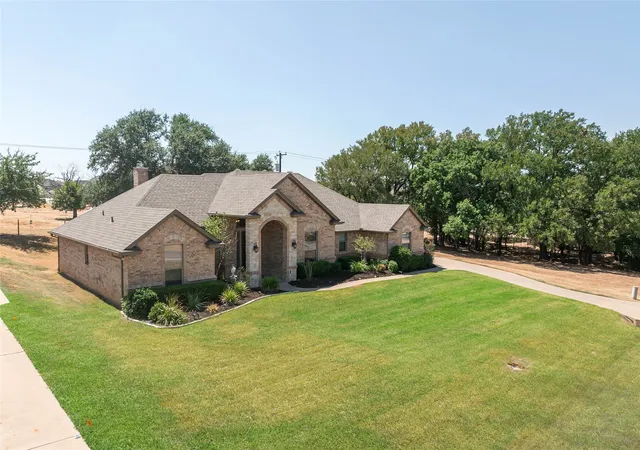 Photo 3 of Single family home for sale at 6909 Westover Dr, Granbury, TX 76049 | MLS# 21371736 | Listing updated on 2026-09-12
