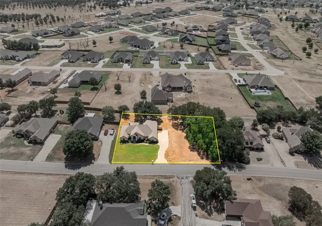 Photo 3 of Single family home for sale at 6909 Westover Dr, Granbury, TX 76049 | MLS# 21371736 | Listing updated on 2026-09-12