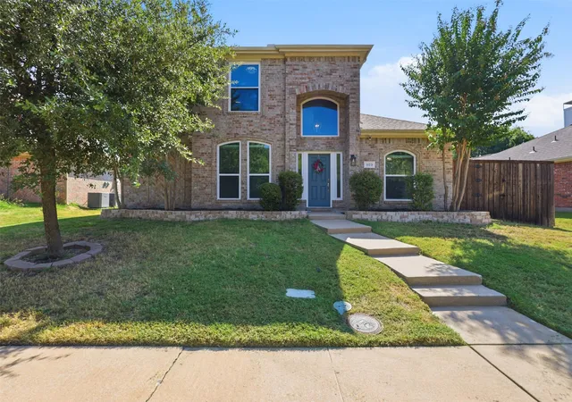 Photo 3 of Sale Pending at 903 Aylesbury Dr, Allen, TX 75002 | MLS# 21368631 | Listing updated on 2026-09-11