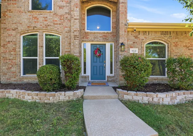 Photo 4 of Sale Pending at 903 Aylesbury Dr, Allen, TX 75002 | MLS# 21368631 | Listing updated on 2026-09-11