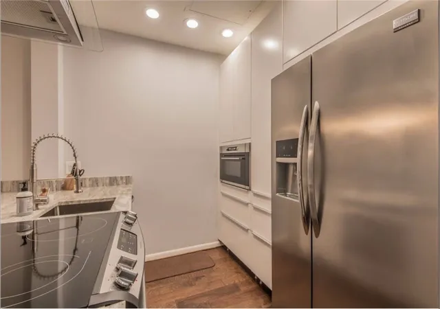 Photo 3 of Condo for sale at 3940 Hawthorne Ave #6, Dallas, TX 75219 | MLS# 21375180 | Listing updated on 2026-09-16