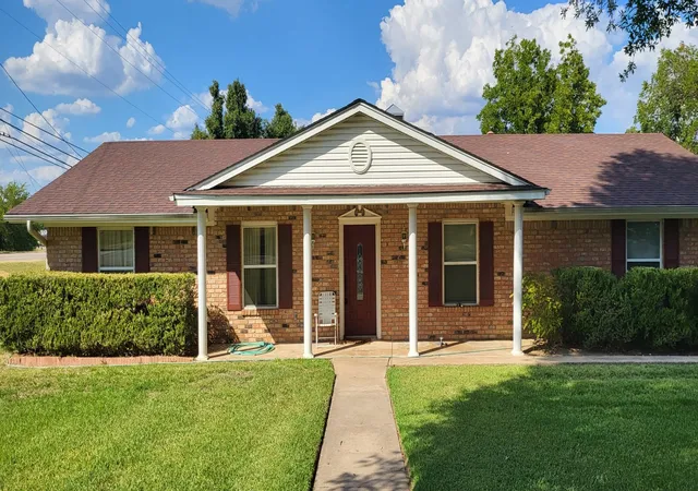 Photo 1 of Sale Pending at 1321 Lakeview Dr, Sulphur Springs, TX 75482 | MLS# 21376631 | Listing updated on 2026-09-09