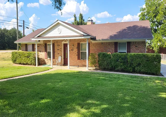 Photo 2 of Sale Pending at 1321 Lakeview Dr, Sulphur Springs, TX 75482 | MLS# 21376631 | Listing updated on 2026-09-09