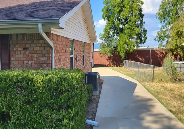Photo 3 of Sale Pending at 1321 Lakeview Dr, Sulphur Springs, TX 75482 | MLS# 21376631 | Listing updated on 2026-09-09