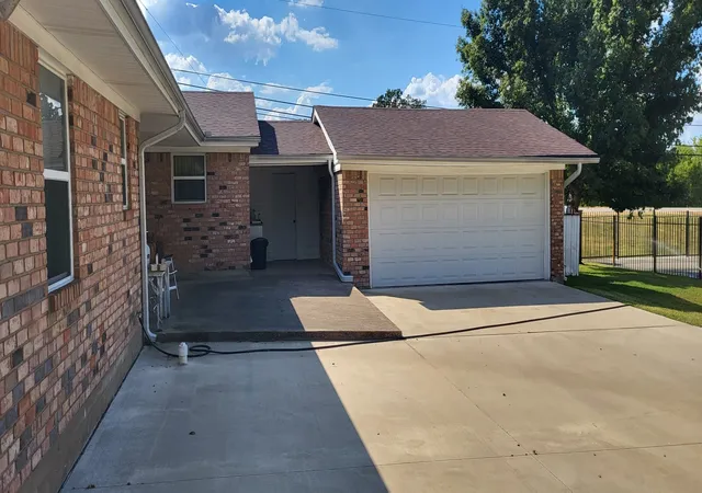 Photo 4 of Sale Pending at 1321 Lakeview Dr, Sulphur Springs, TX 75482 | MLS# 21376631 | Listing updated on 2026-09-09