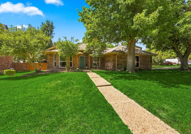 Photo 2 of Sale Pending at 4300 Downsview Ct, Arlington, TX 76016 | MLS# 21368779 | Listing updated on 2026-09-14