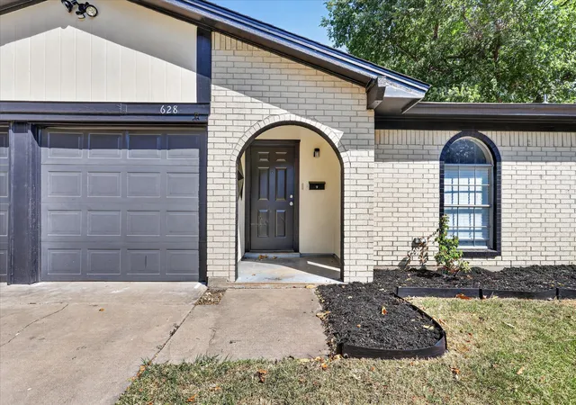 Photo 2 of Sale Pending at 628 Lisa St, Burleson, TX 76028 | MLS# 21375318 | Listing updated on 2026-10-05