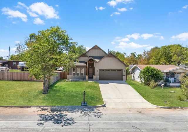 Photo 2 of Single family home for sale at 2915 Roosevelt Ave, Fort Worth, TX 76106 | MLS# 21377046 | Listing updated on 2026-10-03