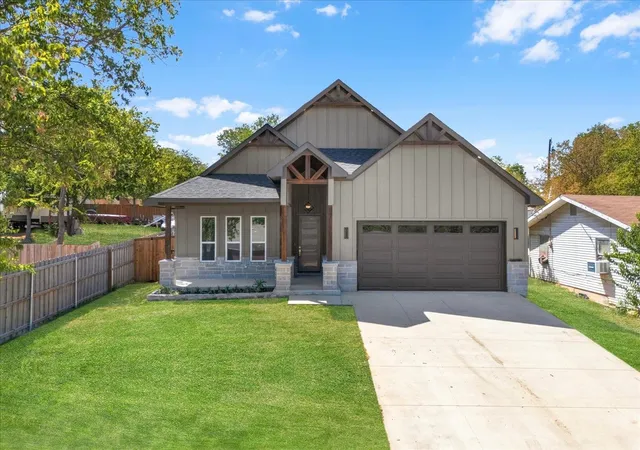 Photo 3 of Single family home for sale at 2915 Roosevelt Ave, Fort Worth, TX 76106 | MLS# 21377046 | Listing updated on 2026-10-03