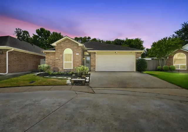 Photo 1 of Single family home for sale at 406 Gardenia Ln, Waxahachie, TX 75165 | MLS# 21359981 | Listing updated on 2026-10-04