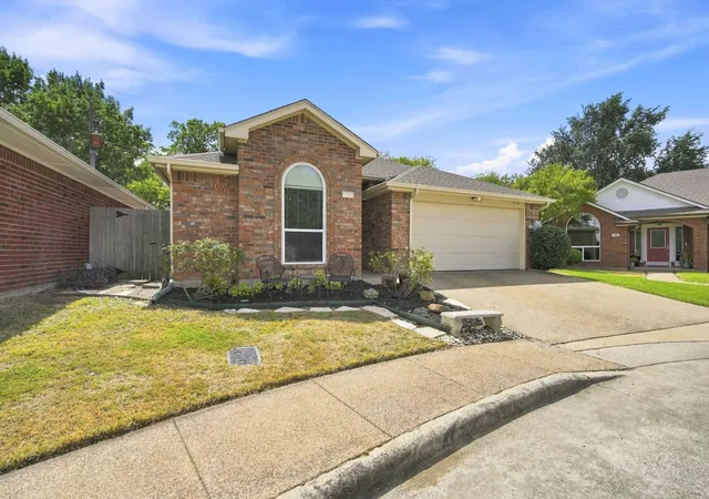 Photo 2 of Single family home for sale at 406 Gardenia Ln, Waxahachie, TX 75165 | MLS# 21359981 | Listing updated on 2026-10-04
