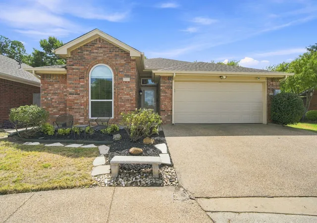 Photo 3 of Single family home for sale at 406 Gardenia Ln, Waxahachie, TX 75165 | MLS# 21359981 | Listing updated on 2026-10-04