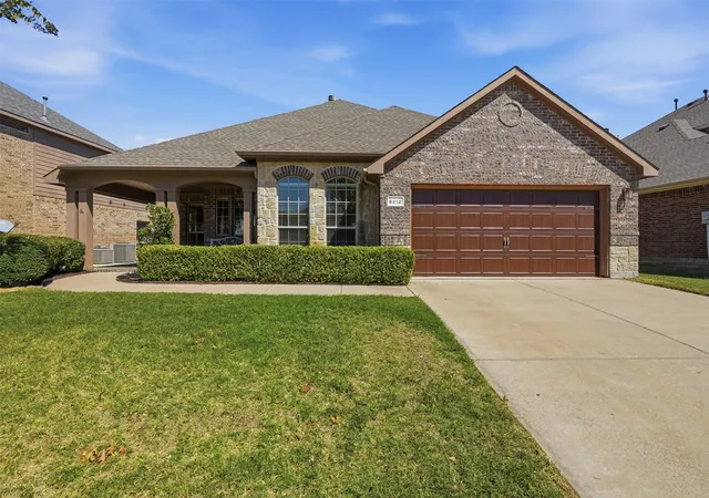 Single family home for sale at 8312 Indian Blf Trl, Fort Worth, TX 76131 | MLS# 21374842