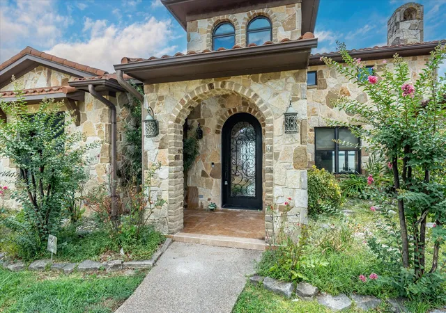 Photo 2 of Single family home for sale at 1160 The Shrs Dr, Corsicana, TX 75109 | MLS# 21377106 | Listing updated on 2026-09-25