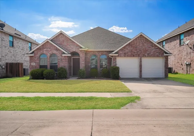 Photo 1 of Single family home for sale at 1010 Canterbury Dr, Prosper, TX 75078 | MLS# 21375055 | Listing updated on 2026-09-12