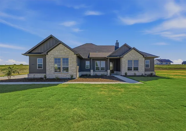 Photo 2 of Single family home for sale at 153 Big Sky Rd, Decatur, TX 76234 | MLS# 21375454 | Listing updated on 2026-09-10