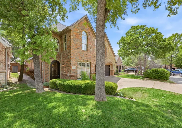 Photo 3 of Single family home for sale at 18 Jamie Ct, Roanoke, TX 76262 | MLS# 21367820 | Listing updated on 2026-09-13