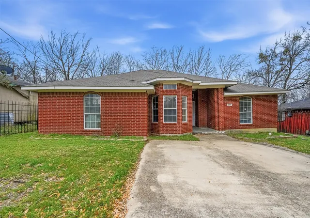 Photo 1 of Single family home for sale at 201 West Ln, Quinlan, TX 75474 | MLS# 21377154 | Listing updated on 2026-09-09