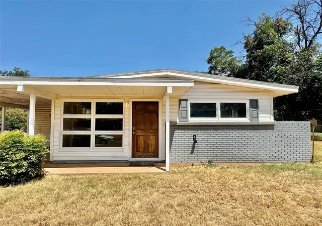 Photo 2 of Single family home for sale at 107 Laurel Dr, Winters, TX 79567 | MLS# 21377157 | Listing updated on 2026-09-11