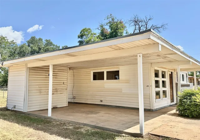 Photo 3 of Single family home for sale at 107 Laurel Dr, Winters, TX 79567 | MLS# 21377157 | Listing updated on 2026-09-11