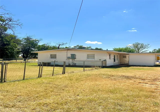 Photo 4 of Single family home for sale at 107 Laurel Dr, Winters, TX 79567 | MLS# 21377157 | Listing updated on 2026-09-11