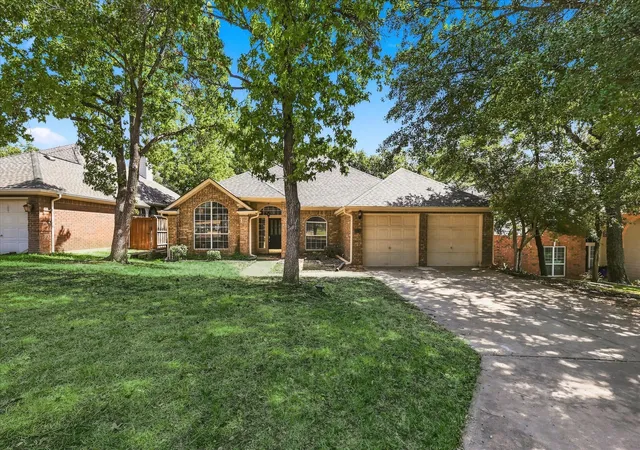 Photo 1 of Sale Pending at 2631 Creekside Way, Lewisville, TX 75077 | MLS# 21376520 | Listing updated on 2026-09-08