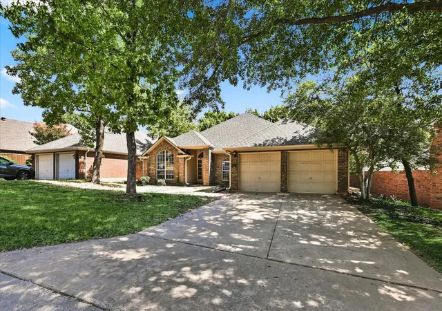 Photo 2 of Sale Pending at 2631 Creekside Way, Lewisville, TX 75077 | MLS# 21376520 | Listing updated on 2026-09-08