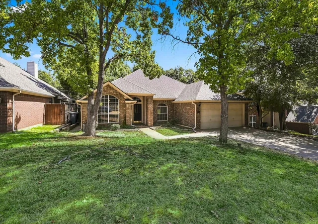 Photo 3 of Sale Pending at 2631 Creekside Way, Lewisville, TX 75077 | MLS# 21376520 | Listing updated on 2026-09-08
