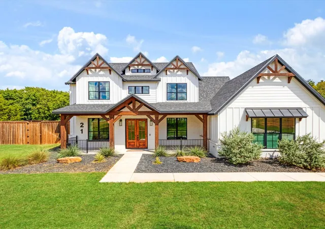 Photo 2 of Single family home for sale at 21 Jacey Ct, Waxahachie, TX 75167 | MLS# 21367433 | Listing updated on 2026-09-18