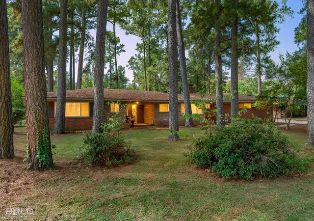 Photo 2 of Single family home for sale at 1907 S Brookwood Dr, Shreveport, LA 71118 | MLS# 21355294 | Listing updated on 2026-09-09