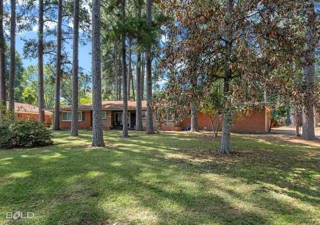 Photo 3 of Single family home for sale at 1907 S Brookwood Dr, Shreveport, LA 71118 | MLS# 21355294 | Listing updated on 2026-09-09