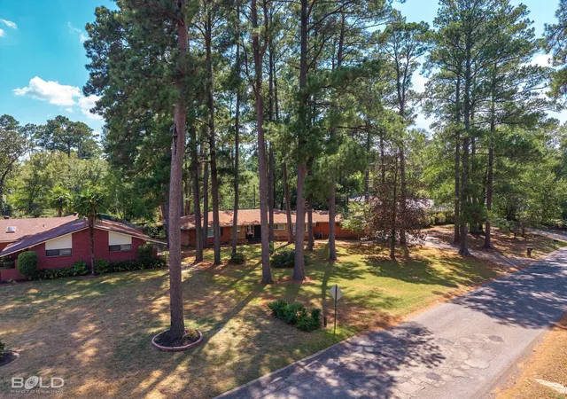 Photo 4 of Single family home for sale at 1907 S Brookwood Dr, Shreveport, LA 71118 | MLS# 21355294 | Listing updated on 2026-09-09