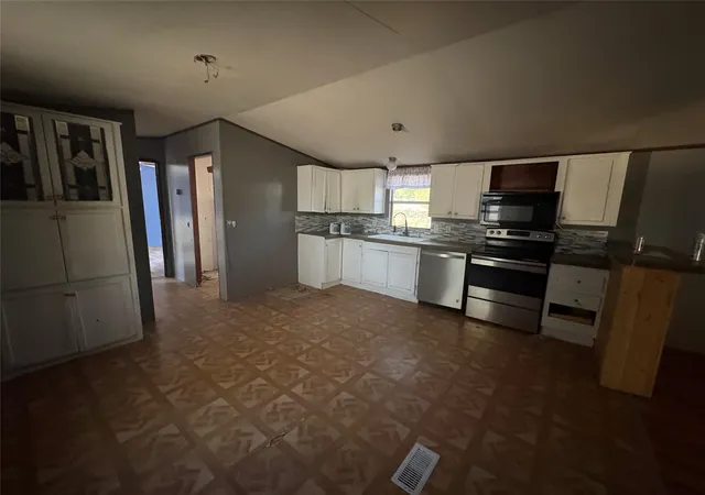Photo 3 of Manufactured home for sale at 839 Tepee Trl, Granbury, TX 76048 | MLS# 21371467 | Listing updated on 2026-09-10