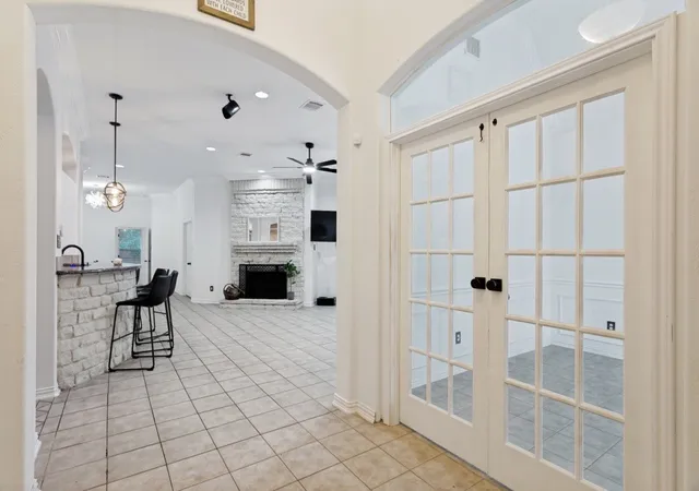 Photo 3 of Single family home for sale at 338 Spyglass Dr, Willow Park, TX 76008 | MLS# 21376126 | Listing updated on 2026-09-08