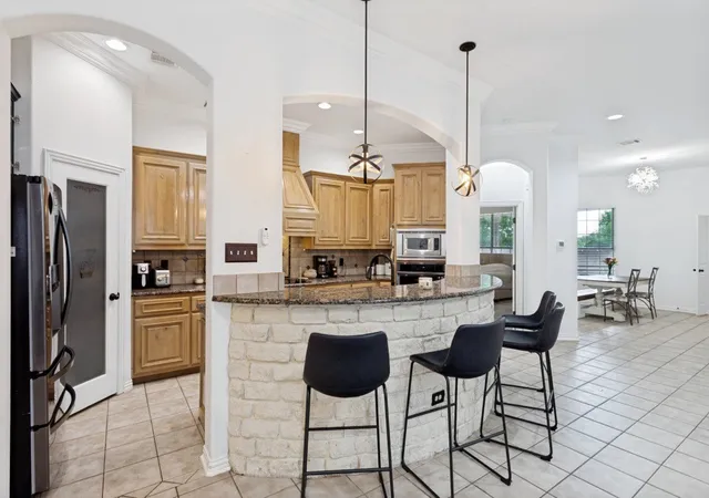 Photo 4 of Single family home for sale at 338 Spyglass Dr, Willow Park, TX 76008 | MLS# 21376126 | Listing updated on 2026-09-08