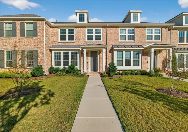Photo 2 of Townhouse for sale at 9000 Phoebe Rd, Frisco, TX 75035 | MLS# 21377265 | Listing updated on 2026-09-11