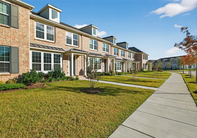 Photo 3 of Townhouse for sale at 9000 Phoebe Rd, Frisco, TX 75035 | MLS# 21377265 | Listing updated on 2026-09-11