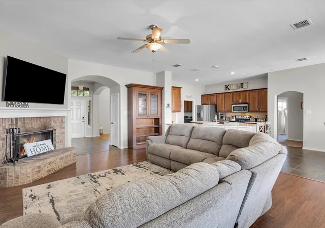 Photo 2 of Single family home for sale at 205 King George Rd, Ponder, TX 76259 | MLS# 21376293 | Listing updated on 2026-09-13